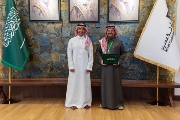 الجالي يكر م الفائزين في هاكاثون مدن عسير