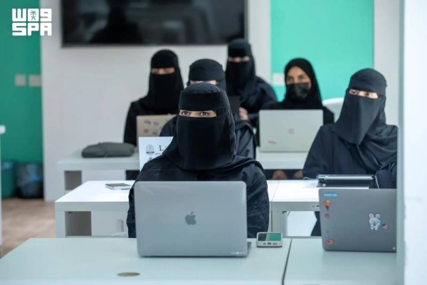 تنويع الاقتصاد يعزز عمل المرأة تنويع الاقتصاد يعزز عمل المرأة