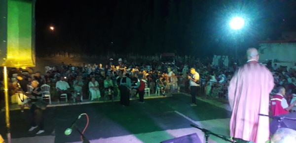 المهرجان الصيفي بالجديدة الجمهور ي حو ل عرض الافتتاح لسهرة عائلية المهرجان الصيفي بالجديدة الجمهور ي حو ل عرض الافتتاح لسهرة عائلية