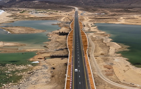 افتتاح طريق وجسر المغسيل أمام الحركة المرورية في ظفار بتكلفة تتجاوز 9 ملايين ريال افتتاح طريق وجسر المغسيل أمام الحركة المرورية في ظفار بتكلفة تتجاوز 9 ملايين ريال