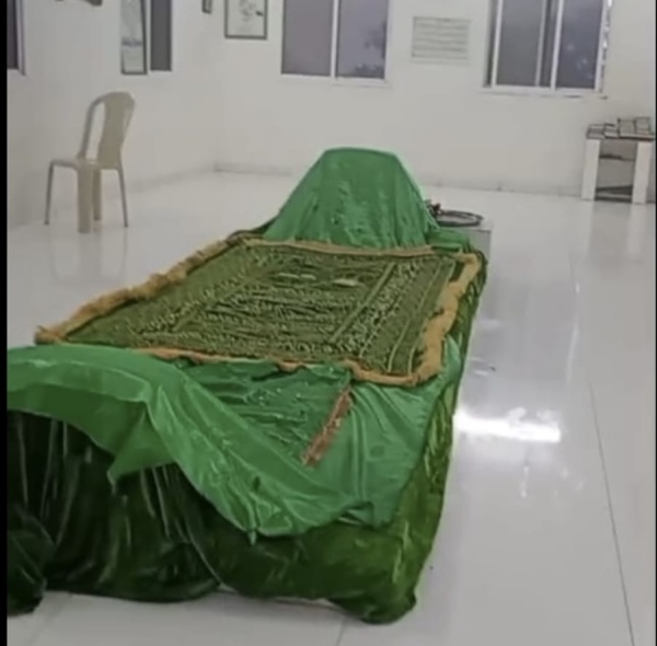 أوقاف ظفار توضح حول ملاحظات ضريح النبي أيوب عليه السلام بجبل أتين أوقاف ظفار توضح حول ملاحظات ضريح النبي أيوب عليه السلام بجبل أتين