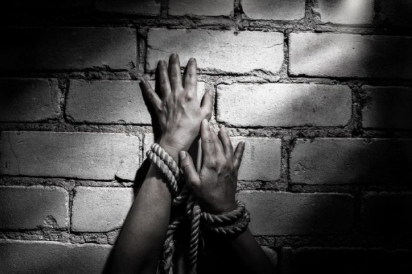 غدا سلطنة ع مان ت شارك دول العالم الاحتفاء باليوم العالمي لمكافحة الات جار بالبشر