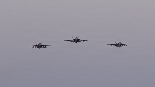 الجيش الأمريكي ينفذ ضربات على مواقع في إيران رد ا على هجوم صاروخي