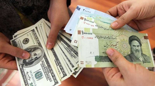 الريال الإيراني يهوي لمستوى قياسي جديد الريال الإيراني يهوي لمستوى قياسي جديد