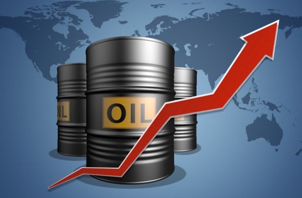 سعر النفط يصعد فوق 100 دولار للبرميل للمرة الأولى منذ يوليو