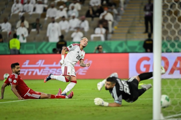 الإمارات تحسم تأهلها وتقصي البحرين في خليجي 27 الإمارات تحسم تأهلها وتقصي البحرين في خليجي 27