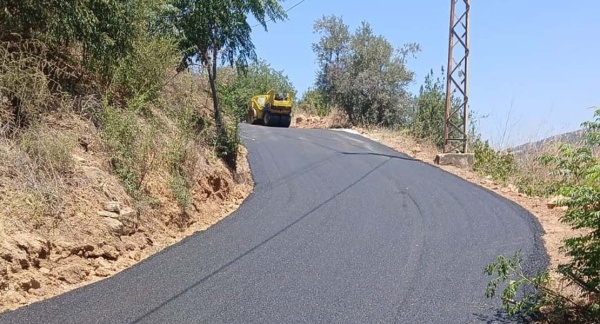 بالصور بدء أعمال توسيع وتزفيت الطريق بين رمحالا وجسر سلفايا بالصور بدء أعمال توسيع وتزفيت الطريق بين رمحالا وجسر سلفايا