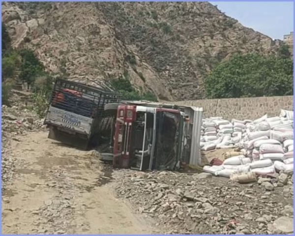 سائقو النقل الثقيل يطالبون بوقف الجبايات على طريق تعز عدن