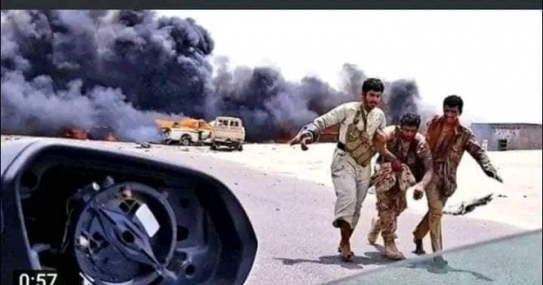 العليمي يسحب صلاحيات الدفاع والداخلية من الإصلاح