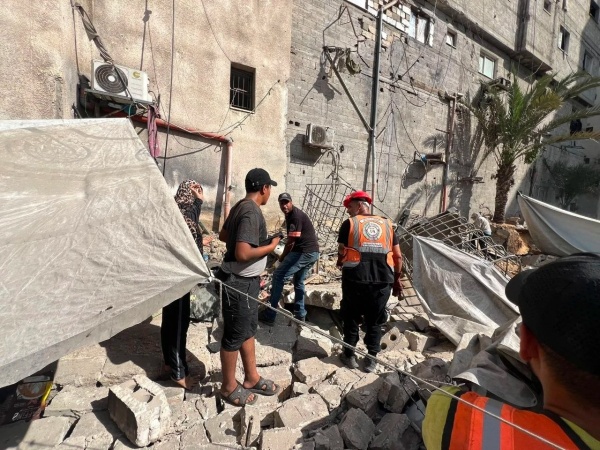 إصابة ثلاثة نازحين جراء انهيار سور على خيامهم وسط مدينة غزة