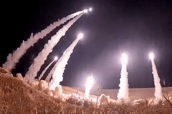 الثوري الإيراني تدمير معدات أميركية في قاعدة الشيخ عيسى بالبحرين الثوري الإيراني تدمير معدات أميركية في قاعدة الشيخ عيسى بالبحرين