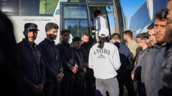 سوريا تتسلم 128 سجينا من لبنان بموجب اتفاقية قضائية سوريا تتسلم 128 سجينا من لبنان بموجب اتفاقية قضائية