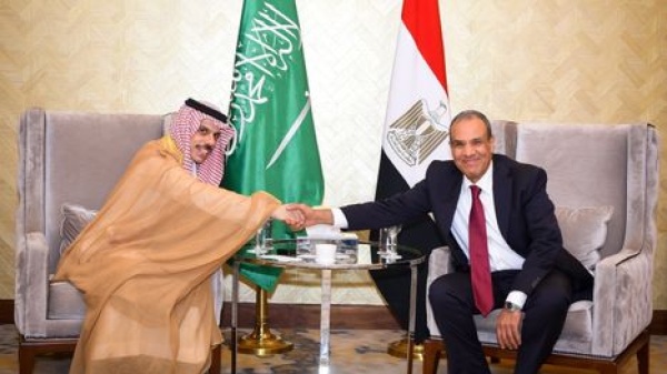 وزيرا خارجية السعودية ومصر يبحثان خفض التصعيد في المنطقة وزيرا خارجية السعودية ومصر يبحثان خفض التصعيد في المنطقة