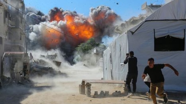 14 شهيدا في غزة أغلبهم بمجزرة خلال تشييع جثمان شهيد فيديو 14 شهيدا في غزة أغلبهم بمجزرة خلال تشييع جثمان شهيد فيديو