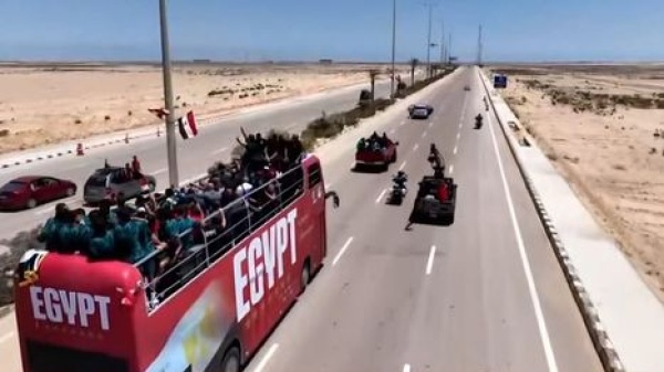 انتقادات وجدل حول استقبال المنتخب المصري في العلمين الاحتفال ليس للجميع انتقادات وجدل حول استقبال المنتخب المصري في العلمين الاحتفال ليس للجميع