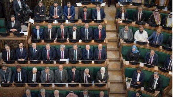 الشرع يفتتح أول مجلس شعب بعد سقوط الأسد سوريا تكتب تاريخا جديدا شاهد الشرع يفتتح أول مجلس شعب بعد سقوط الأسد سوريا تكتب تاريخا جديدا شاهد