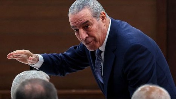 حسين الشيخ يتصل بالحية بعد انتخابه رئيسا لحركة حماس حسين الشيخ يتصل بالحية بعد انتخابه رئيسا لحركة حماس