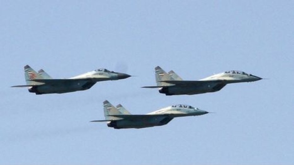 إيران تطالب بالإفراج عن طيارين تقول إنهم محتجزون في قطر