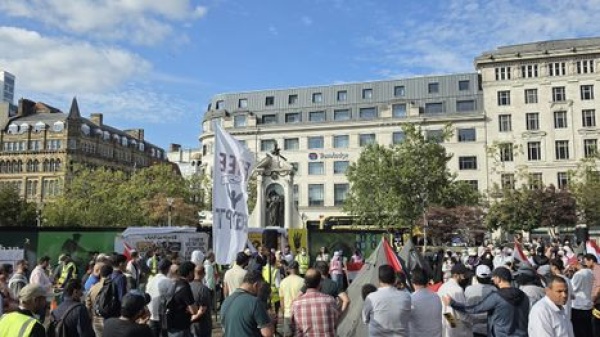 يوم من رابعة مصريون في مانشستر يحيون ذكرى فض الاعتصام شاهد