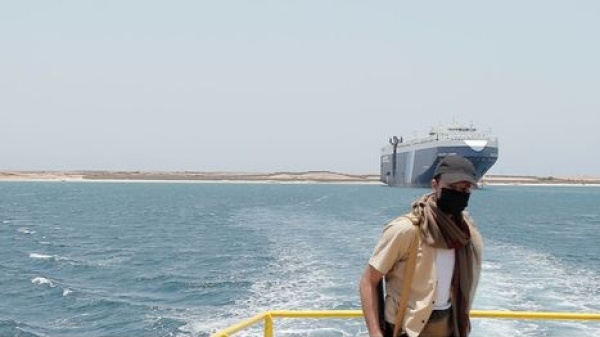 ثلاثة قتلى باستهداف سفينة شحن في باب المندب واتهامات للحوثيين ثلاثة قتلى باستهداف سفينة شحن في باب المندب واتهامات للحوثيين
