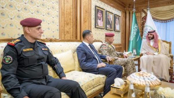 خالد بن سلمان يستقبل مسؤولا عراقيا رفيعا شعب شقيق وجار عزيز خالد بن سلمان يستقبل مسؤولا عراقيا رفيعا شعب شقيق وجار عزيز