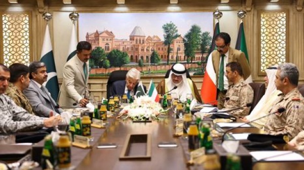 على خطى السعودية الكويت تعلن توقيع اتفاقية دفاع مشترك مع باكستان على خطى السعودية الكويت تعلن توقيع اتفاقية دفاع مشترك مع باكستان