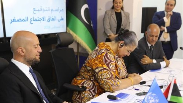 توقيع اتفاق في ليبيا برعاية أممية تمهيدا لانتخابات خلال 24 شهرا توقيع اتفاق في ليبيا برعاية أممية تمهيدا لانتخابات خلال 24 شهرا