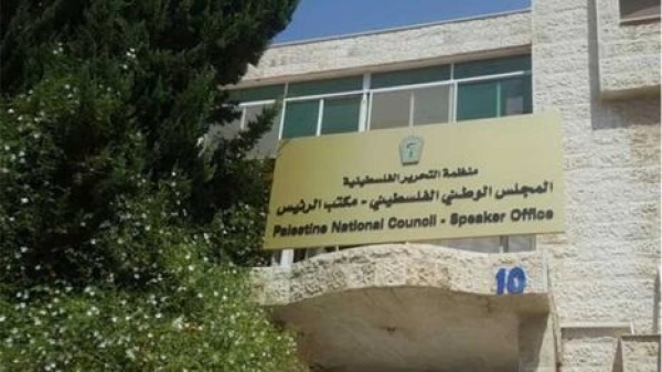أكثر من ألف فلسطيني يرفضون التعيين ويطالبون بانتخابات شاملة للمجلس الوطني أكثر من ألف فلسطيني يرفضون التعيين ويطالبون بانتخابات شاملة للمجلس الوطني