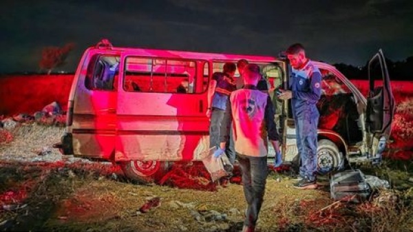 قتلى وجرحى بهجوم على حافلة في ريف حمص شاهد