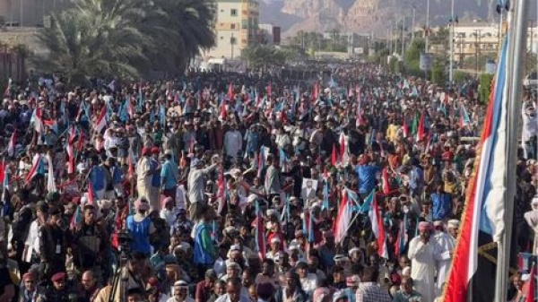 قوات حكومية تفرق متظاهرين انفصاليين في عدن وحضرموت جنوب وشرق اليمن قوات حكومية تفرق متظاهرين انفصاليين في عدن وحضرموت جنوب وشرق اليمن