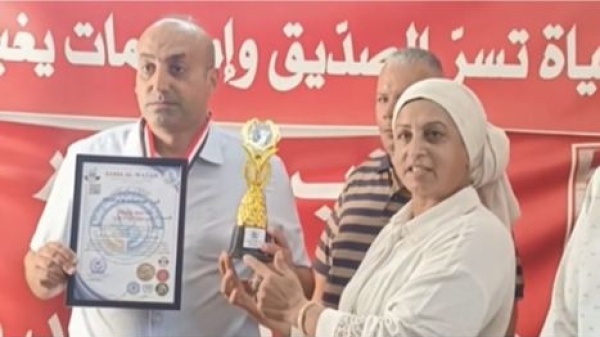 سخرية واسعة بتونس من منح أوسكار فخري لرئيس حزب مؤيد لقيس سعيد سخرية واسعة بتونس من منح أوسكار فخري لرئيس حزب مؤيد لقيس سعيد