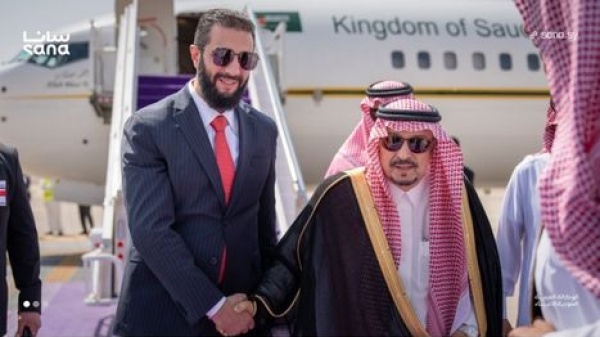 الشرع يصل الرياض للقاء محمد بن سلمان خامس زيارة منذ سقوط الأسد الشرع يصل الرياض للقاء محمد بن سلمان خامس زيارة منذ سقوط الأسد