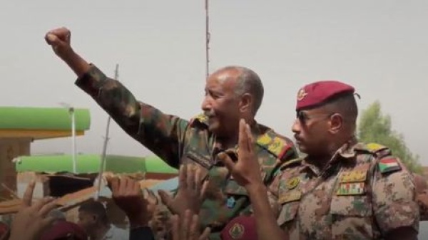 البرهان يشيد بالطرق الصوفية ويدعو لتعجيل هزيمة الدعم السريع شاهد البرهان يشيد بالطرق الصوفية ويدعو لتعجيل هزيمة الدعم السريع شاهد