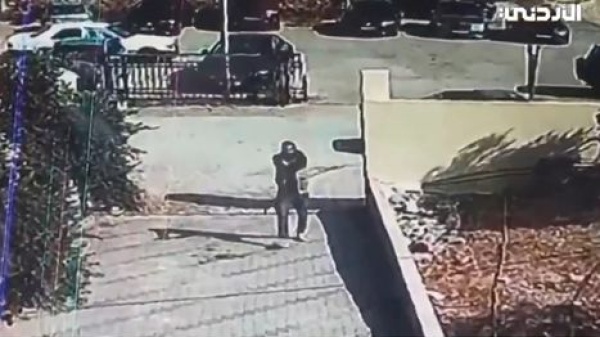 لقطات تظهر لحظة الهجوم المسلح على كنيسة في الكرك جنوب الأردن شاهد