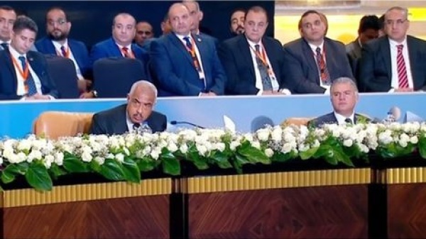 السيسي يبتز ويهدد أكبر رجال أعمال عصره بعد تسليمه مشروعات بلا قيود السيسي يبتز ويهدد أكبر رجال أعمال عصره بعد تسليمه مشروعات بلا قيود