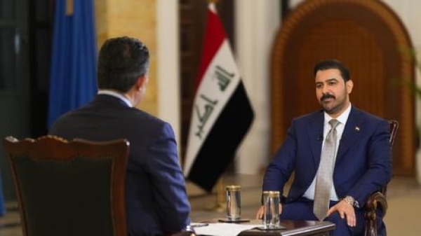 الزيدي يكاشف العراقيين بشأن شحنات الدولار من الفيدرالي ماذا قال