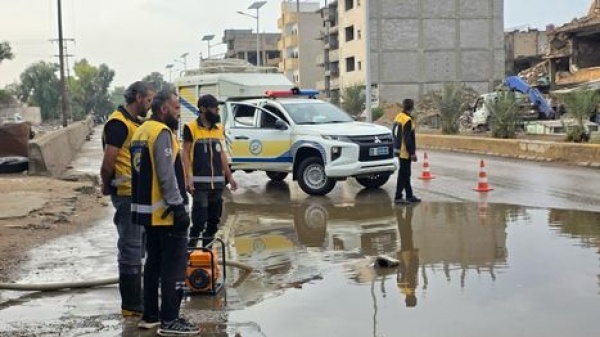 فيضانات تضرب دير الزور انهيار جسور وتوقف مياه الشرب وتعليق الدراسة شاهد فيضانات تضرب دير الزور انهيار جسور وتوقف مياه الشرب وتعليق الدراسة شاهد