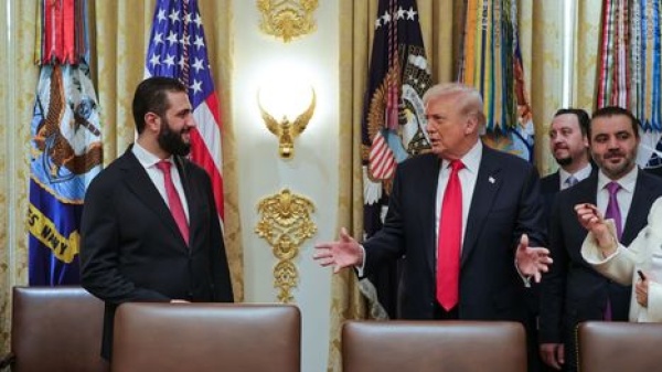 ترامب يقول إنه تحدث مع الشرع بشأن مواجهة حزب الله ترامب يقول إنه تحدث مع الشرع بشأن مواجهة حزب الله