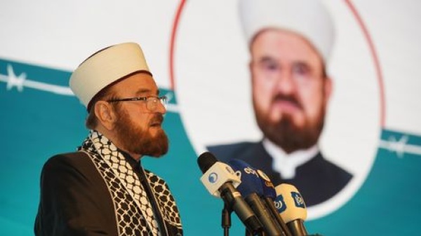 القره داغي ينشر صورة رفقة القرضاوي والغنوشي ويعلق عليها صورة