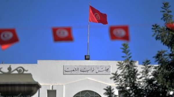 نواب تونسيون يطالبون بجلسة استثنائية لمناقشة وضع البلاد الخطير نواب تونسيون يطالبون بجلسة استثنائية لمناقشة وضع البلاد الخطير