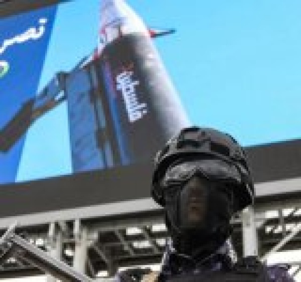 لوموند الصواريخ اليمنية تشل مطار الرياض وتهدد رؤية 2030 لوموند الصواريخ اليمنية تشل مطار الرياض وتهدد رؤية 2030