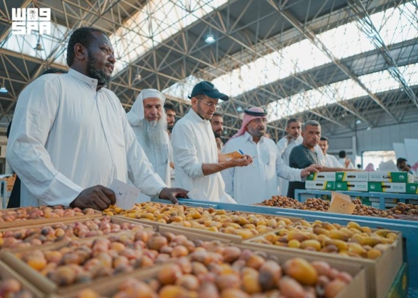 تمور الخبراء والمذنب تمور الخبراء والمذنب