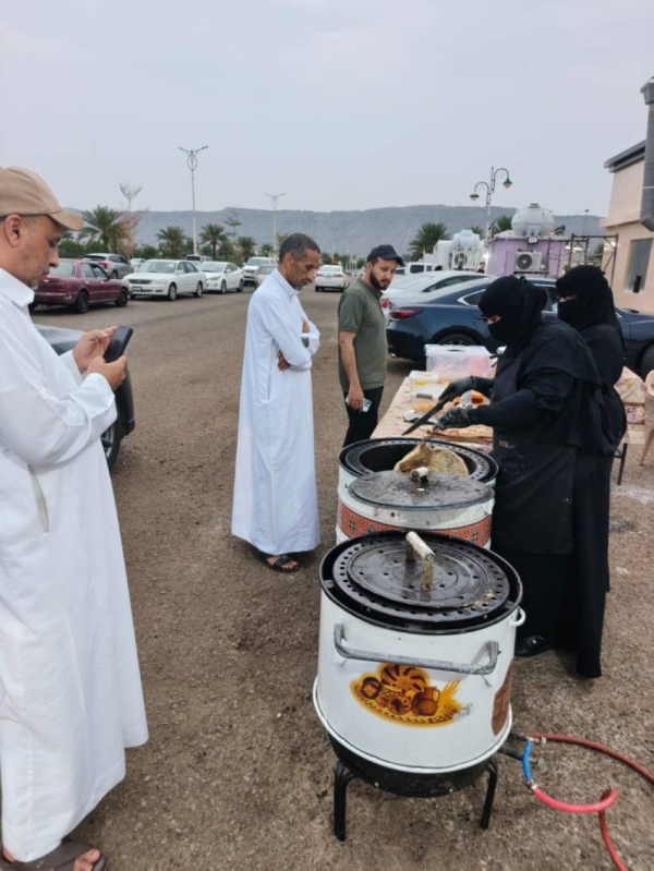 الأسر المنتجة تنشط حديقة العارضة