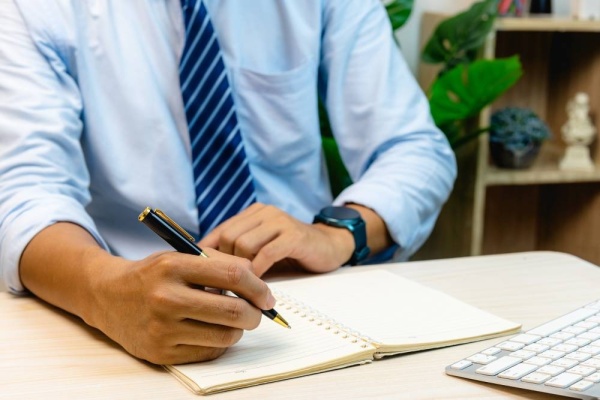 الخدمات الأدبية تتوسع والأسعار تتفاوت