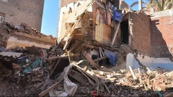 سوهاج انهيار جزئي لمنزل في طما والسيطرة على حريق بنجع حسانين