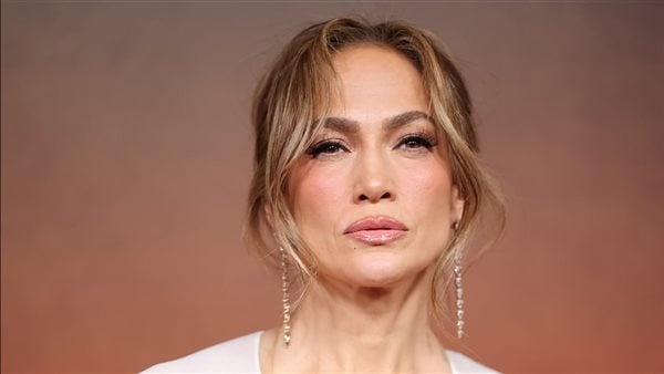 في عيدها الـ57 جينيفر لوبيز أيقونة لا تغيب عن عالم الموضة في عيدها الـ57 جينيفر لوبيز أيقونة لا تغيب عن عالم الموضة