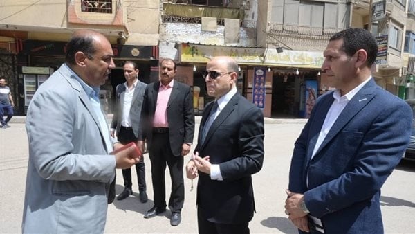 محافظ الغربية يقود حملة للقضاء على بؤر القمامة ويستمع لشكاوى ومطالب المواطنين محافظ الغربية يقود حملة للقضاء على بؤر القمامة ويستمع لشكاوى ومطالب المواطنين