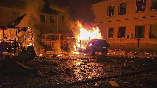 اندلاع حريق إثر استهداف روسيا منشأة غاز وسط أوكرانيا بطائرة مسيرة اندلاع حريق إثر استهداف روسيا منشأة غاز وسط أوكرانيا بطائرة مسيرة