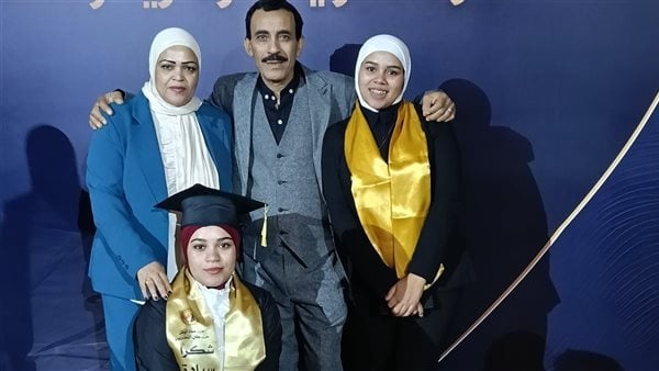 من ورشة نجارة للأولى على الجمهورية منة تجني ثمرة كفاح أسرة في دبلوم الزراعة صور