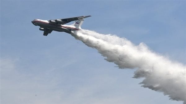 طائرة إيل 76 روسية تقوم بإخماد حرائق كبيرة في محمية طبيعية في صربيا